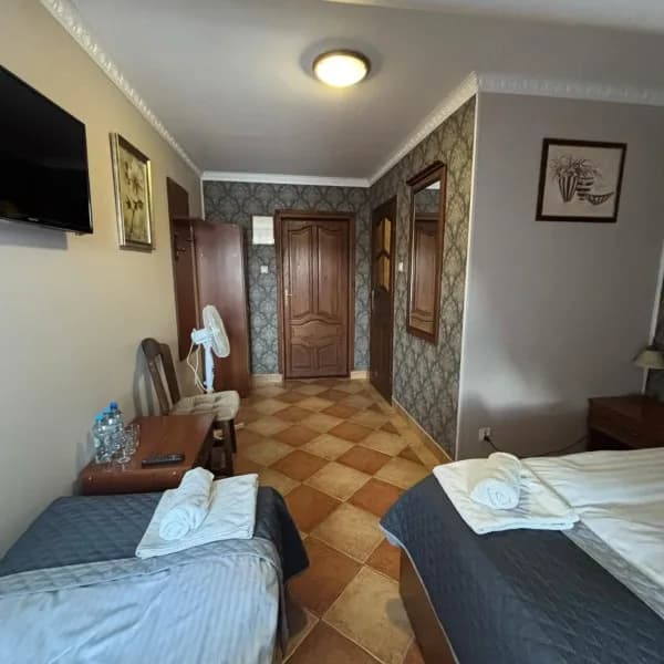 Pokój hotelowy — widok ogólny